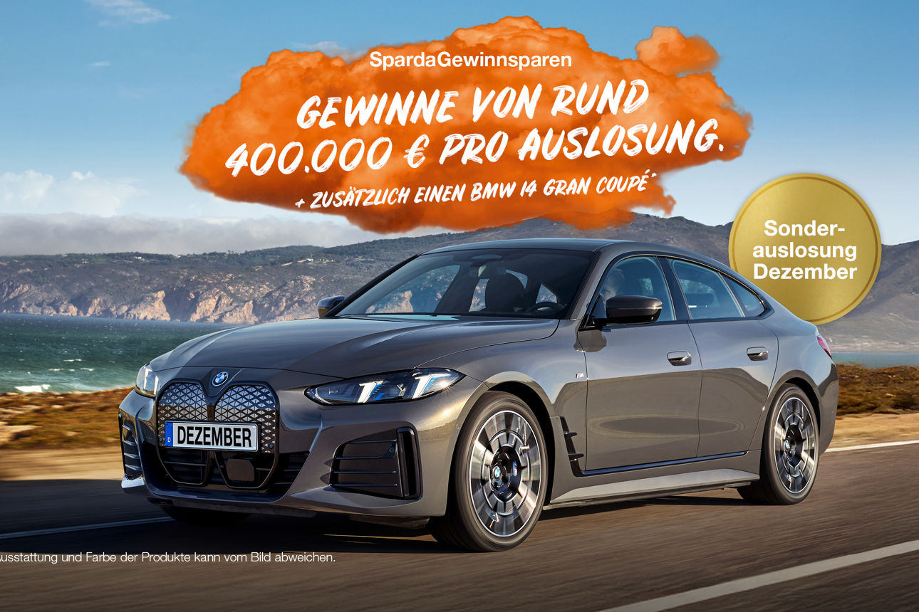 E-Auto fahrend auf der Straße.