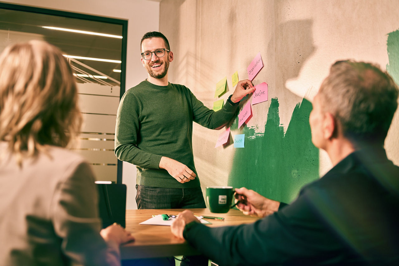 Ein Team der PSD Bank Rhein-Ruhr arbeitet zusammen