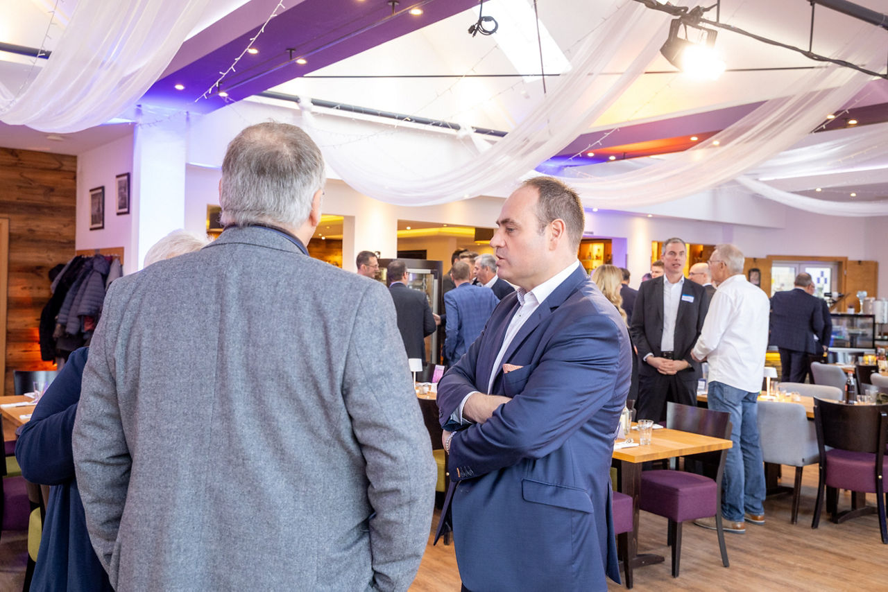 Ulrich Stock im Gespräch mit Gästen