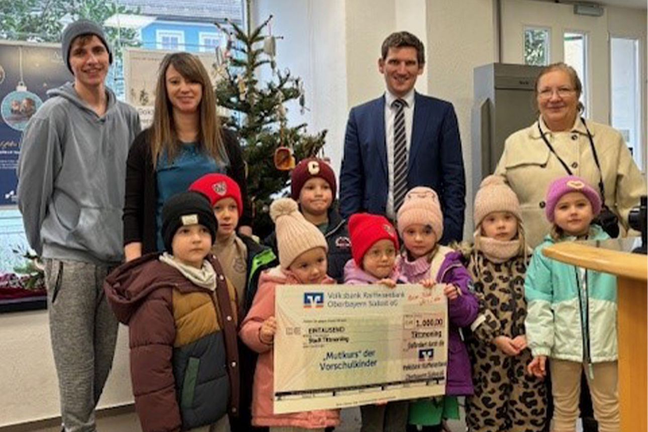 Bei der symbolischen Spendenübergabe in Tittmoning