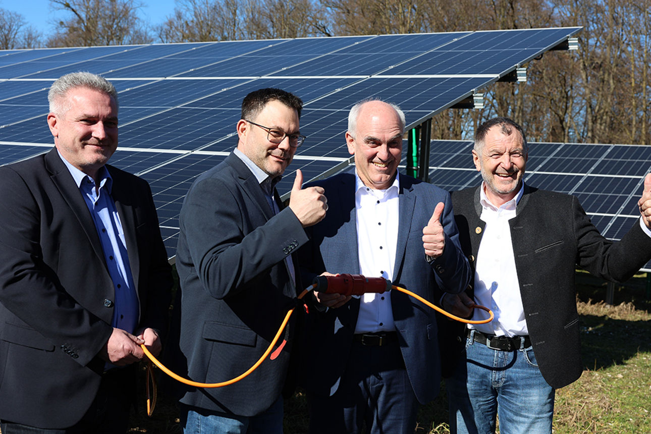 Bild: Bauamtsleiter Thomas Fuchs, Bürgermeister Martin Öttl, Vorstand Jürgen Hubel und Vorstand Norbert Zollhauser (v.l.n.r)