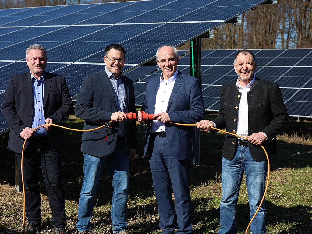Bauamtsleiter Thomas Fuchs, Bürgermeister Martin Öttl, Vorstand Jürgen Hubel und Vorstand Norbert Zollhauser (v.l.n.r)
