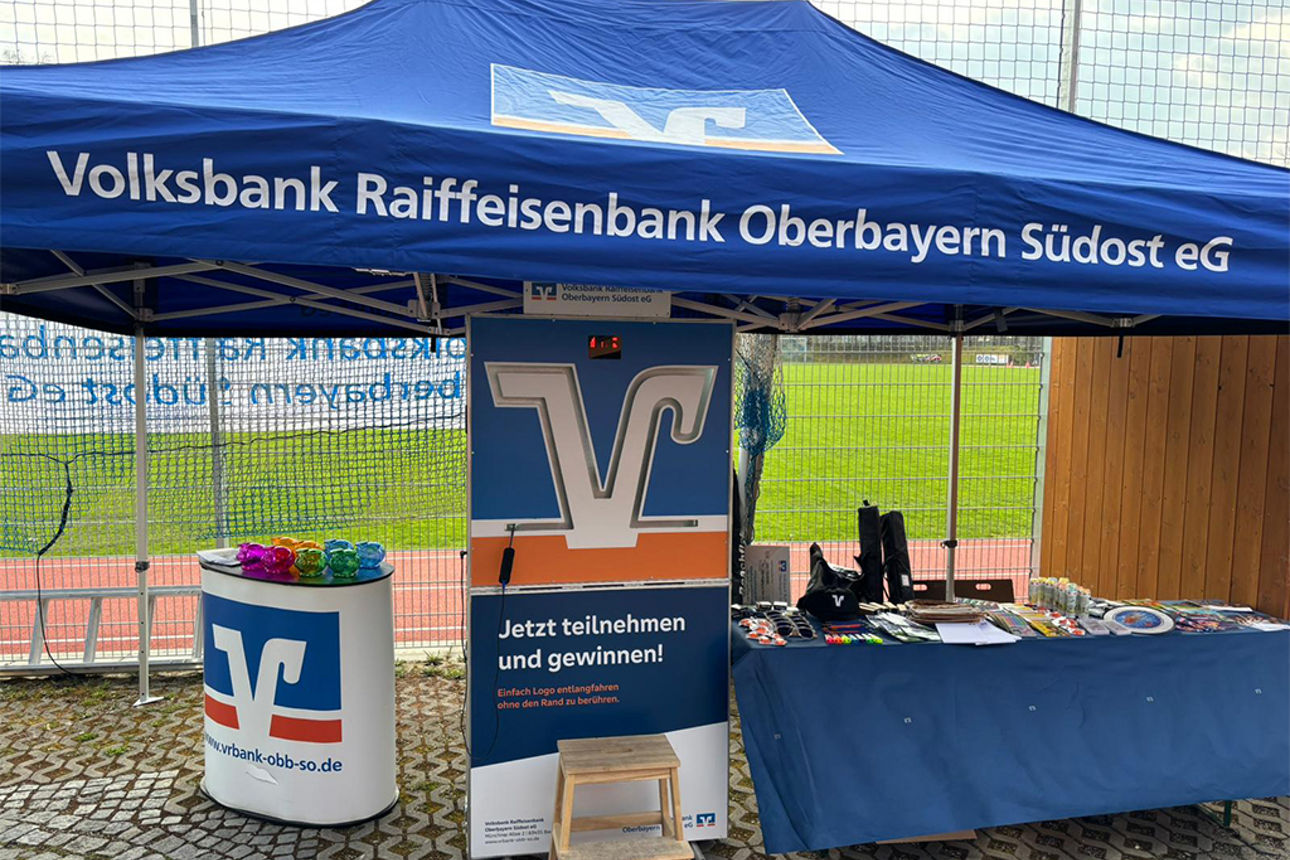 An unserem Stand konnten sich Läuferinnen und Läufer am heißen Draht versuchen und Eisgutscheine gewinnen.