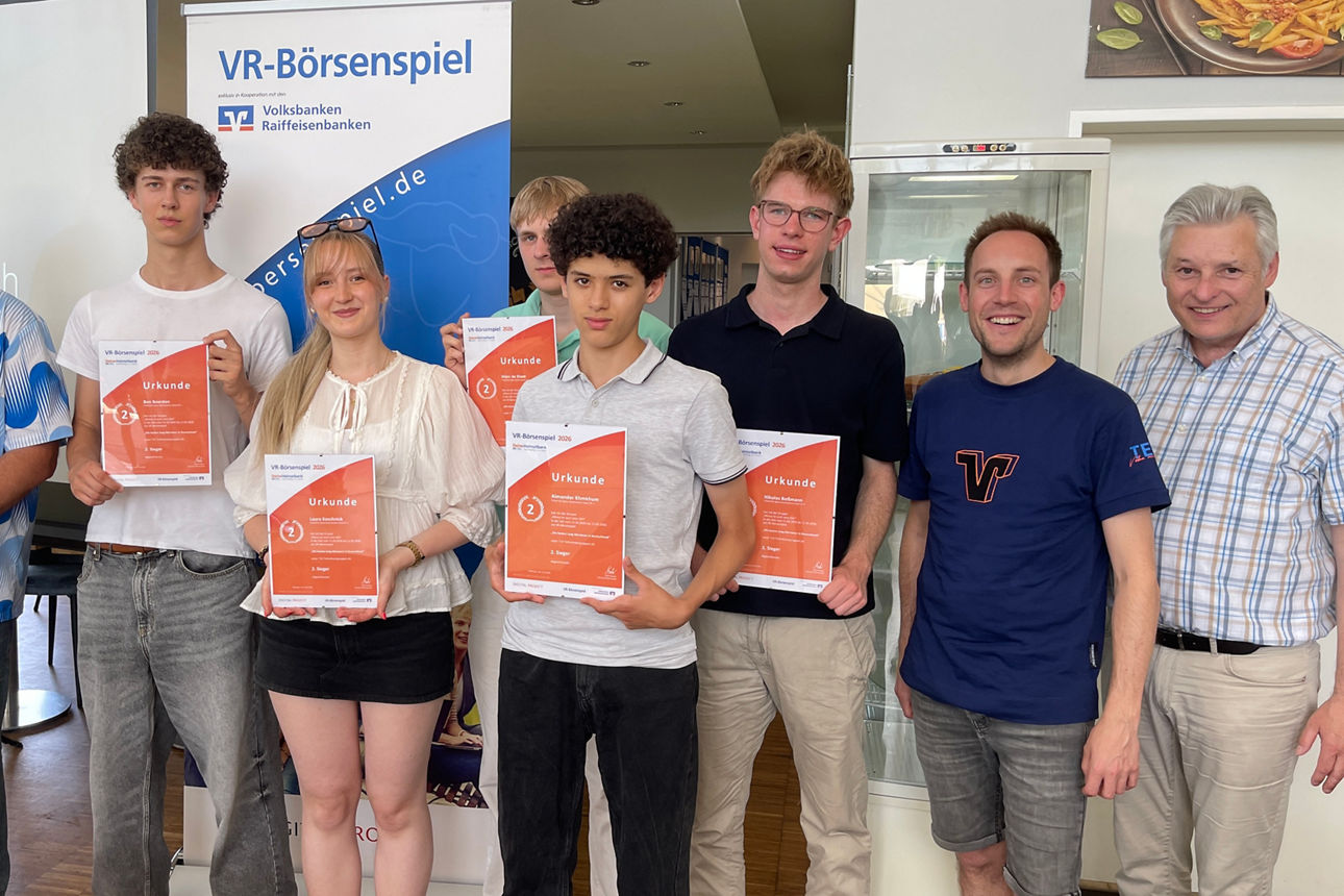 Team vom Friedrich-Spee-Gymnasium bundesweit auf Platz 2 beim VR Börsenspiel 2026