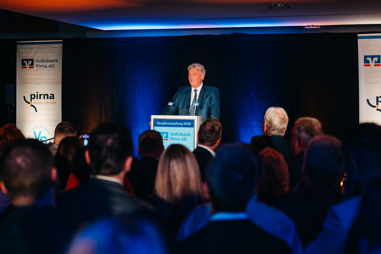 Dr. Hauke Haensel, Vorstandsvorsitzender der Volksbank Pirna eG, berichtet über das sehr gute Geschäftsjahr 2025 der Bank.