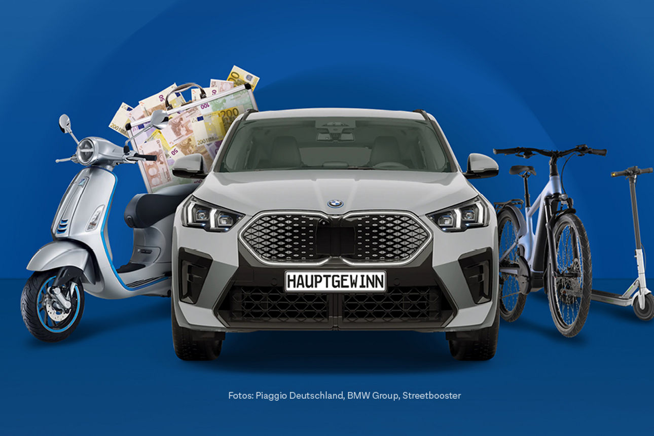 Collage von Preisen, die es beim SpardaGewinnsparen zu gewinnen gibt: Auto, E-Roller, E-Bike, E-Scooter und Geldkoffer.