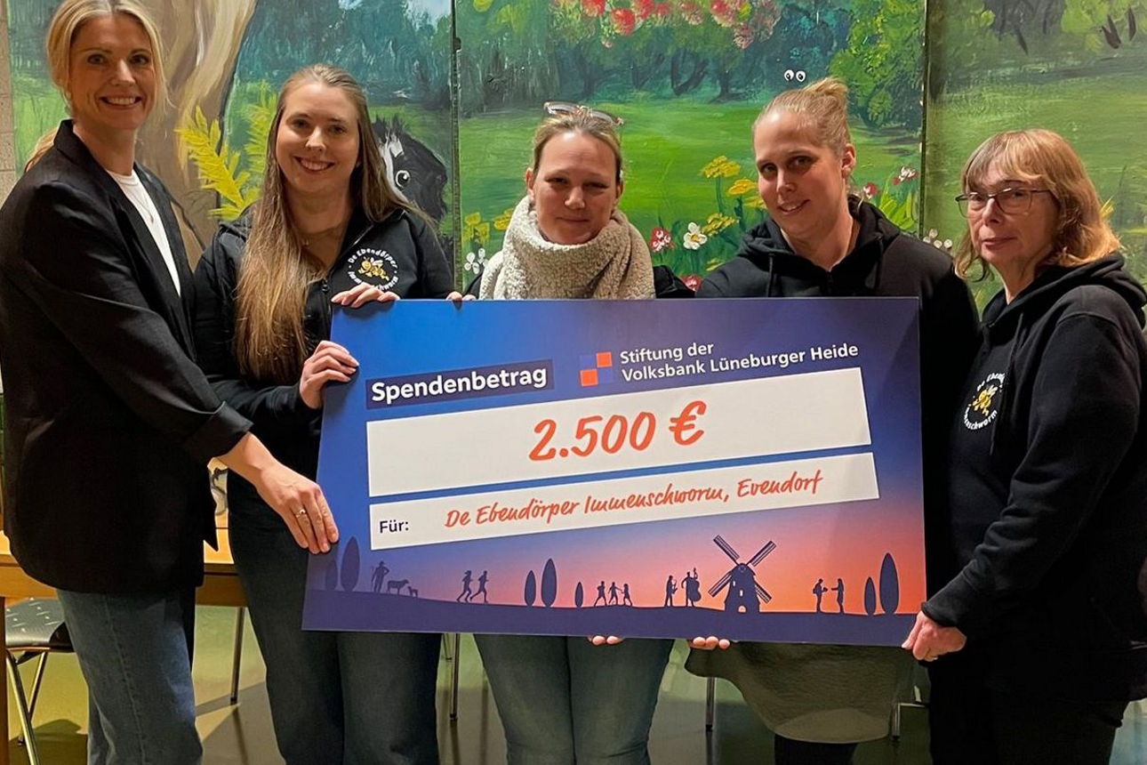 Stiftung der Volksbank Lüneburger Heide unterstützt Theaterverein Evendorf mit 2.500 Euro