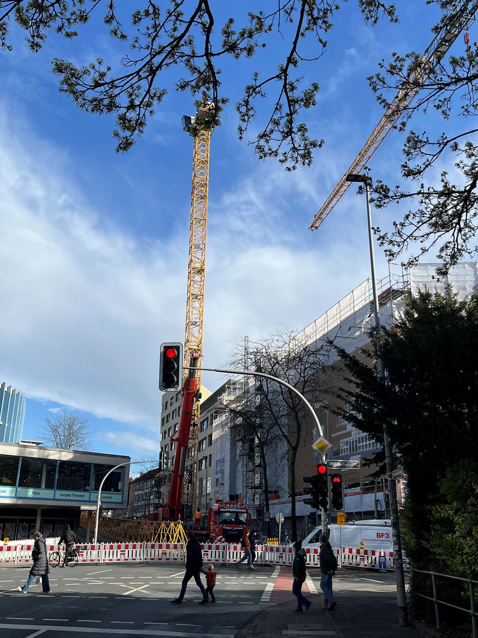 Verzögerungen bei der Installation des zweiten Baukrans