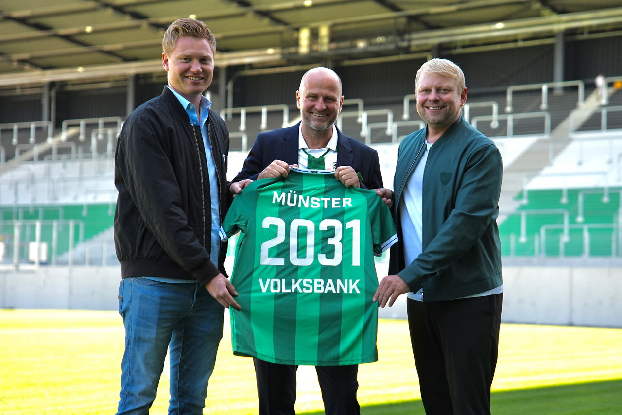 Felix Lütke Wöstmann (Sportfive), Dietmar Dertwinkel (Volksbank-Vorstand) und Philipp Deipenbrock (Preußen-Geschäftsführer)