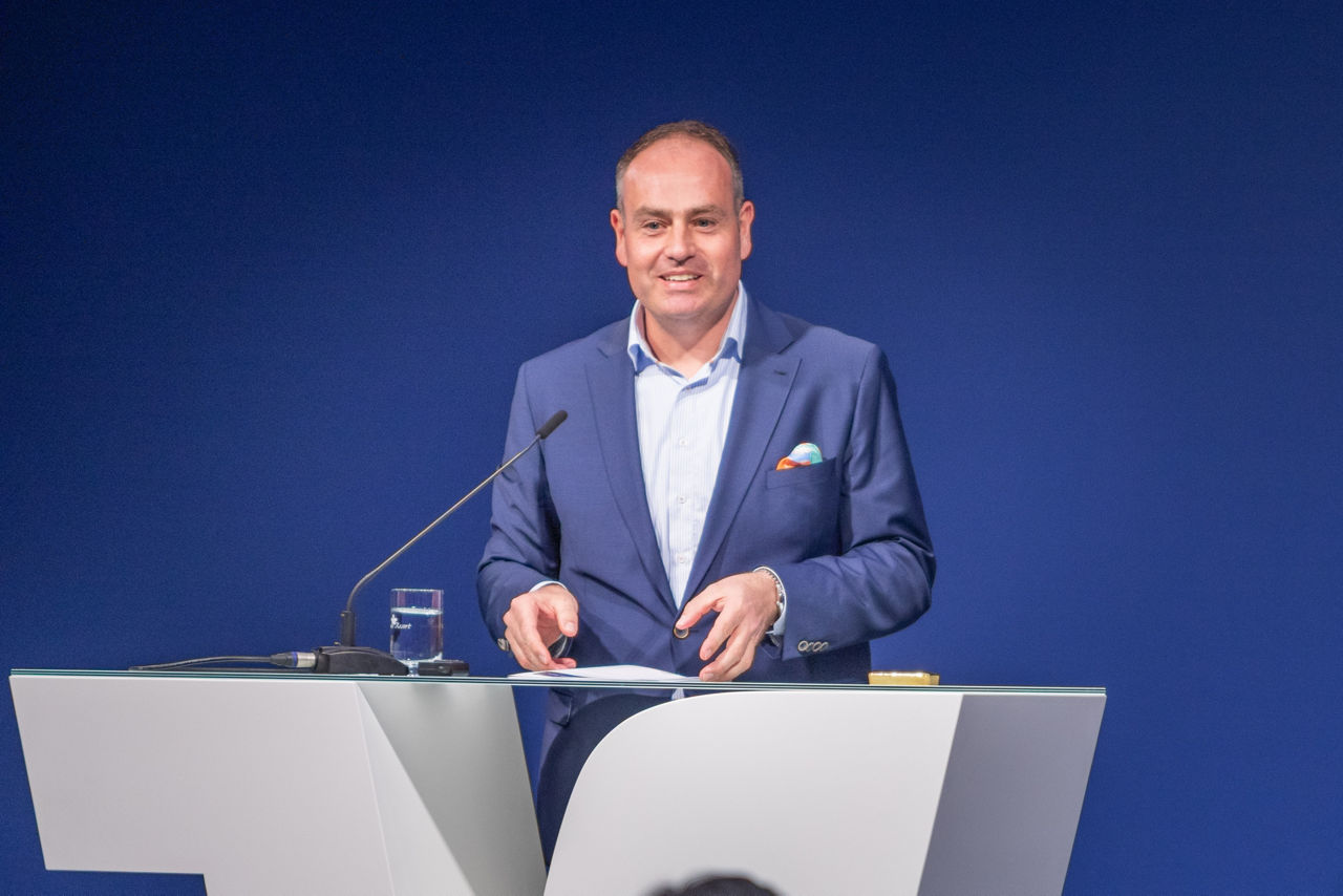 Ulrich Stock, Vorstandssprecher, am Rednerpult bei der Vertreterversammlung