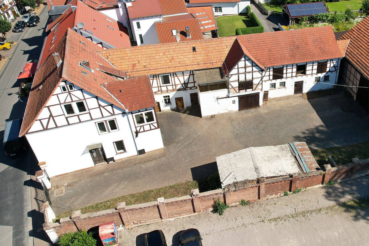 Bild der Hofreite aus der Vogelperspektive