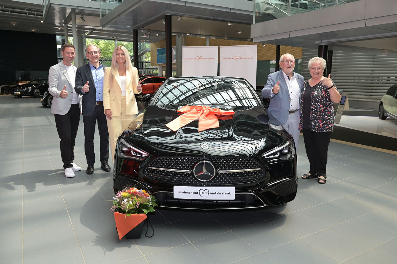Mercedes Cabrio übergabe an Gewinnsparer