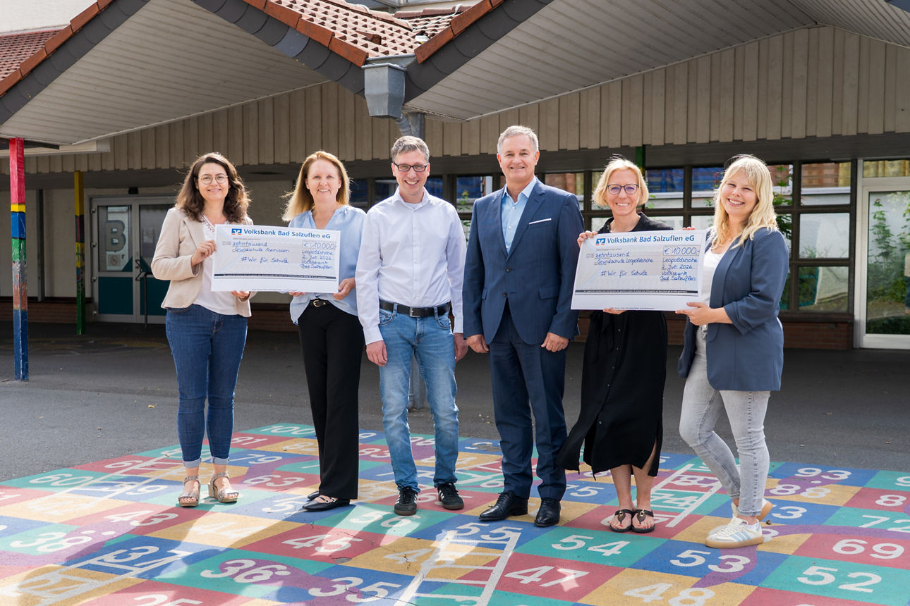 Sandra Fahrenkamp, Diana Fleer, Bürgermeister Dr. Martin Hoffmann, Vorstand Matthias Kruse, Madlen Klarhorst, Isabel Loh
