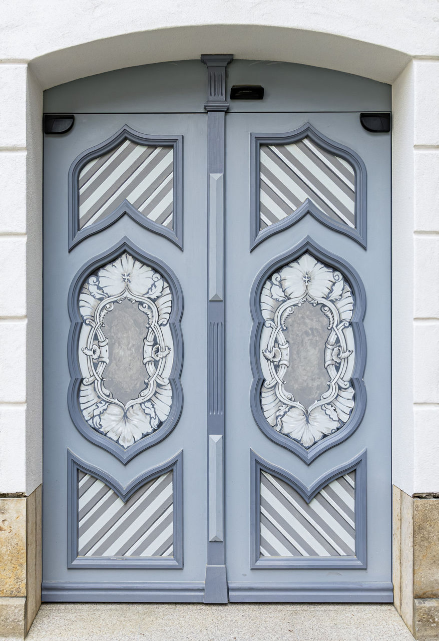Eingangstüren Ponikauhaus