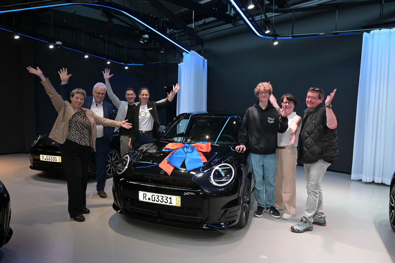 Familie Edelmann bei der Mini Übergabe