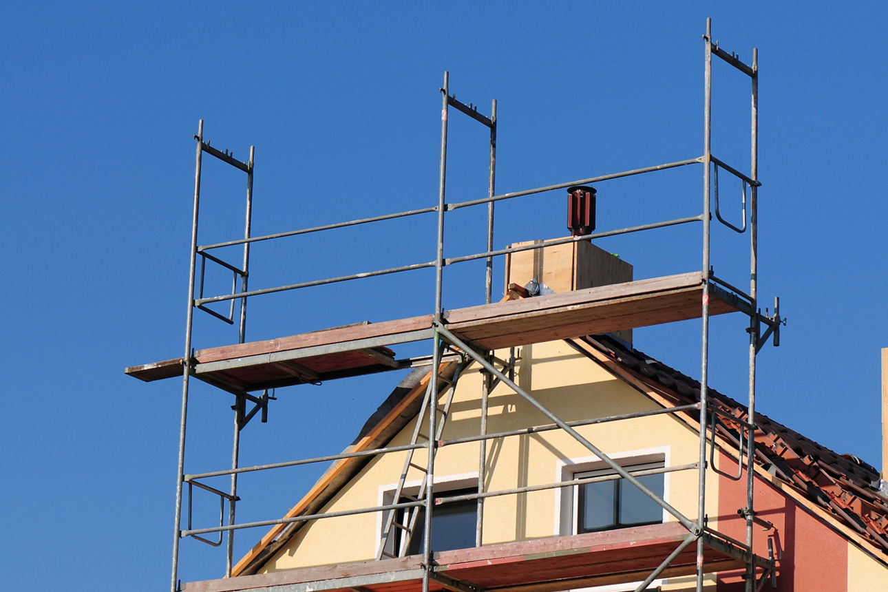 Haus mit Baugerüst