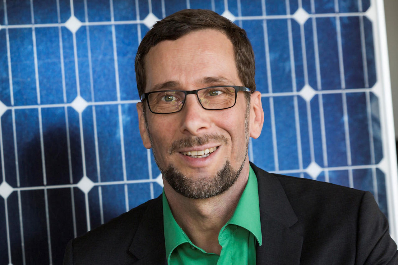 Am 30. Juli 2025 um 19:00 Uhr wird Prof. Dr. Quaschning im Sitzungssaal des VG-Rathauses, Am Dollesplatz 1, 55294 Bodenheim zum Thema: „Wirtschaftsrisiko Energie- und Klimakrise - Wie wir unsere Energieversorgung jetzt zukunftsfähig machen müssen“ vortragen. 