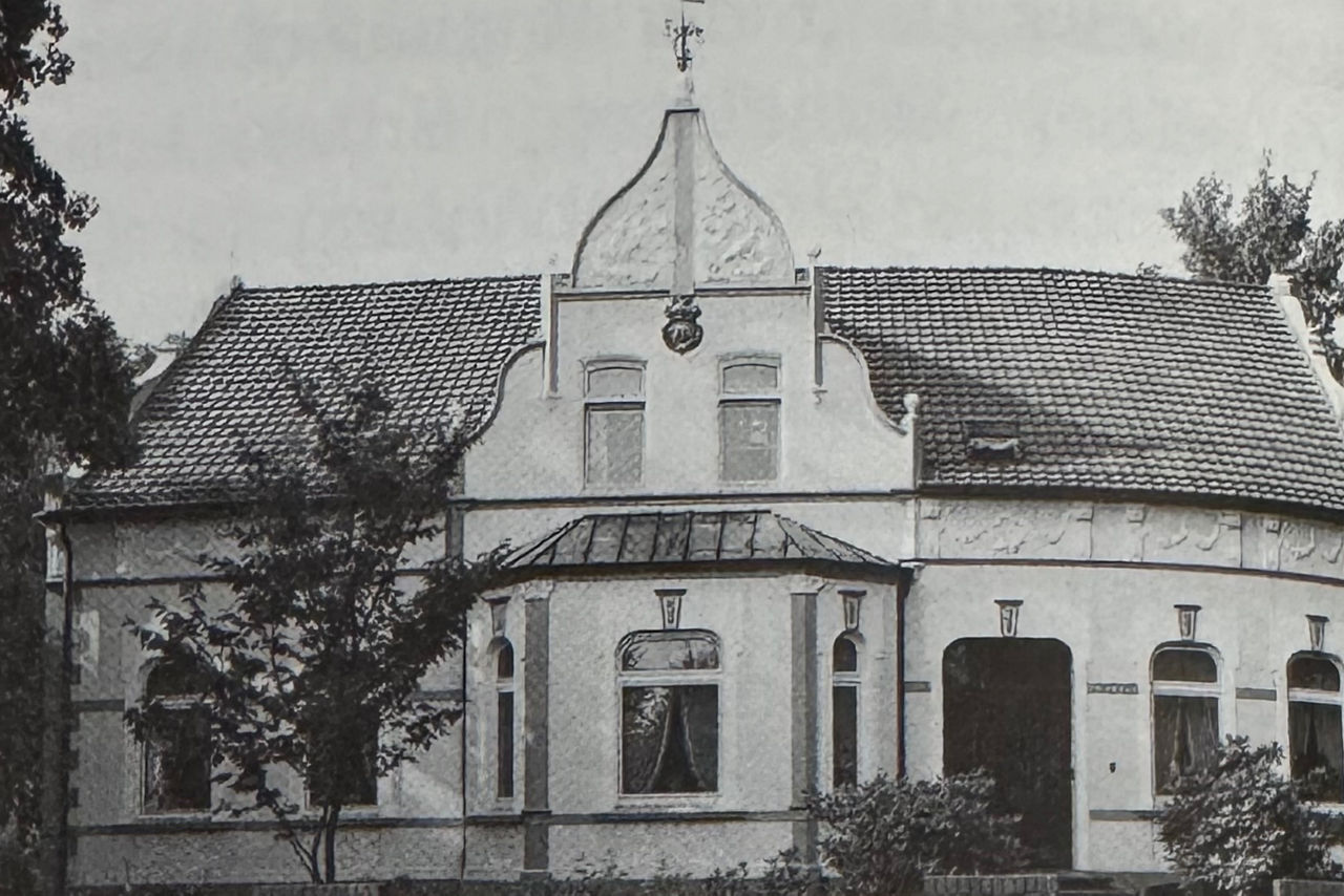 Ein Bild der Villa Niemann in schwarzweiß