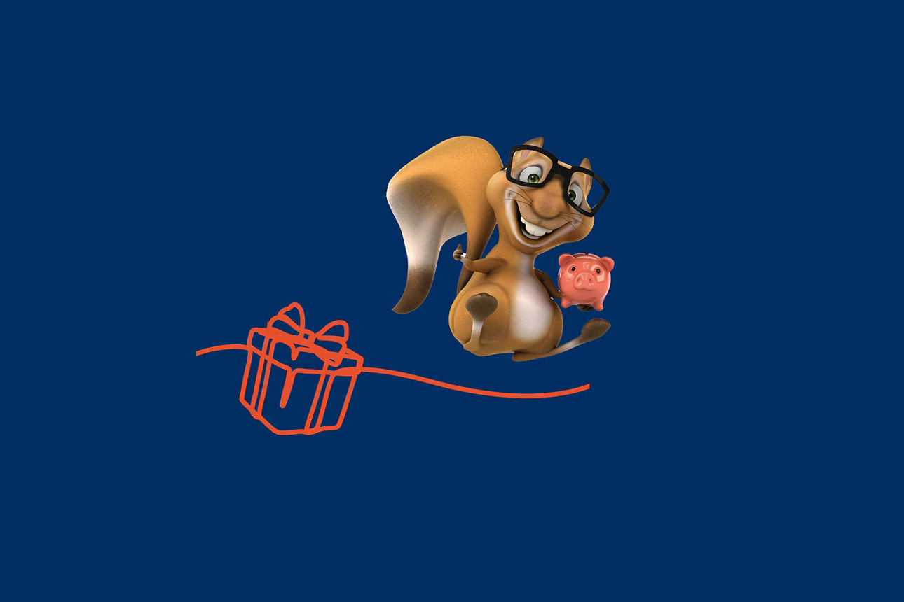 Eichhörnchen Fabi mit Geschenk auf blauem Hintergrund 