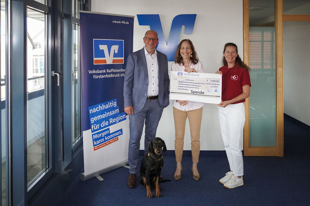 Eine Spendenpräsentation, die die Unterstützung der Gemeinschaft hervorhebt.