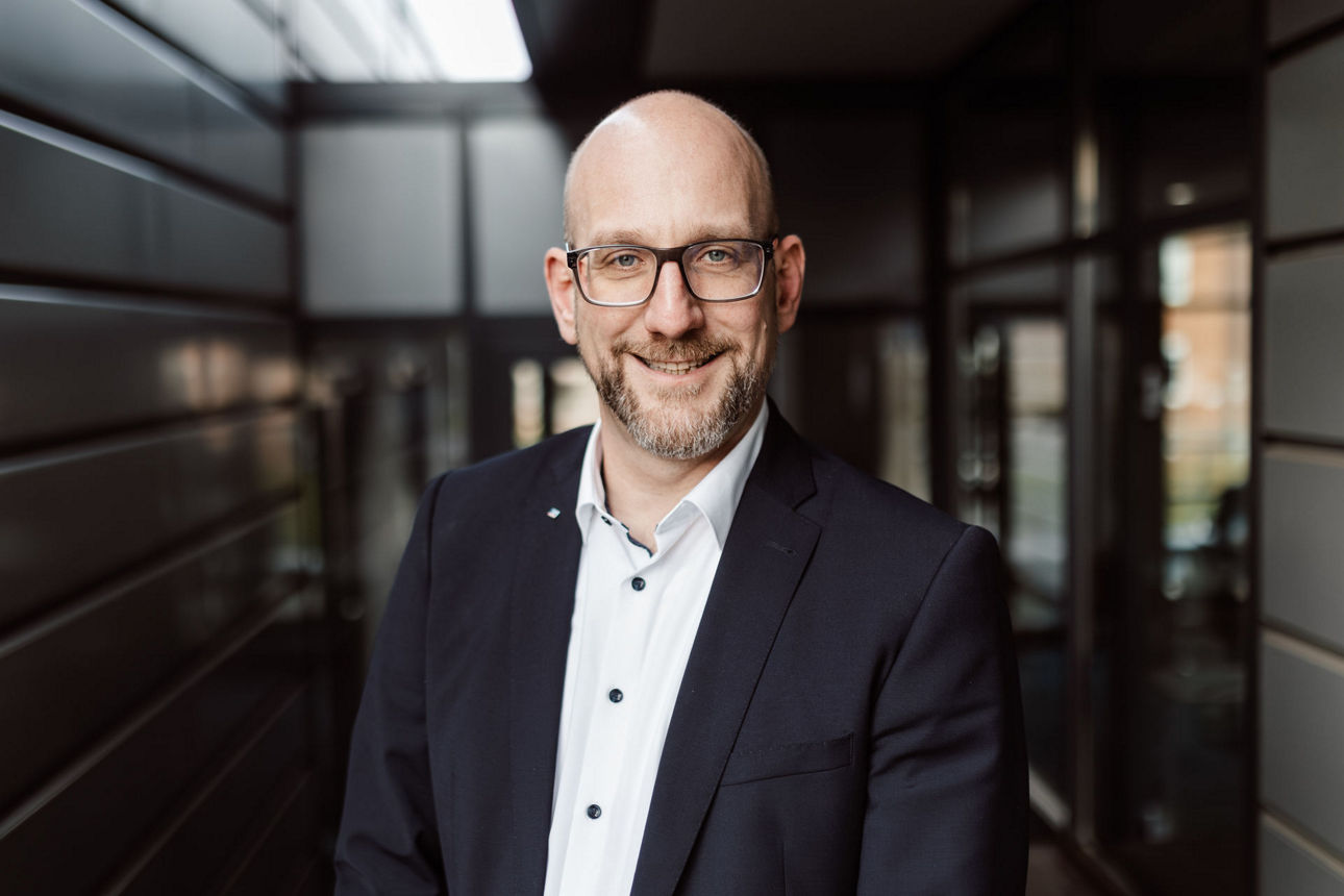 Mitarbeiterfoto Philipp Rossi, Leitung Gewerbekunden Volksbank BRAWO