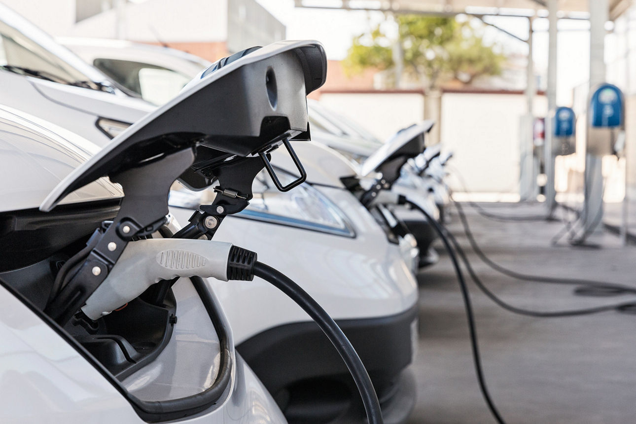 Eine Ladesäule mit dem Logo der VR Payment