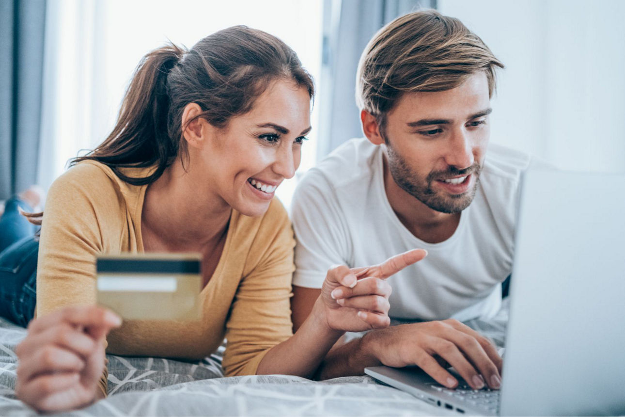 zwei lächelnde Menschen