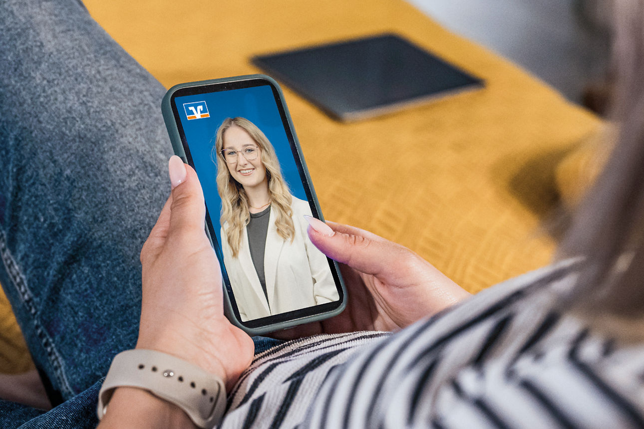Smartphone mit Videoberatung Meine Junge Volksbank