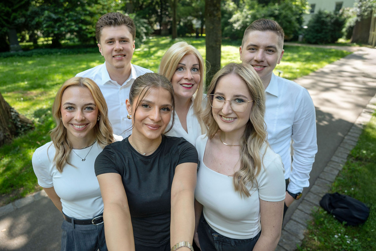 Meine Junge Volksbank Teamfoto Selfie im Park