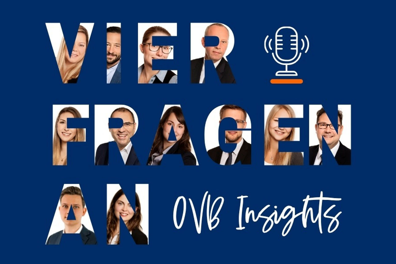 „Schriftzug „Vier Fragen an“ mit Personen im Hintergrund“