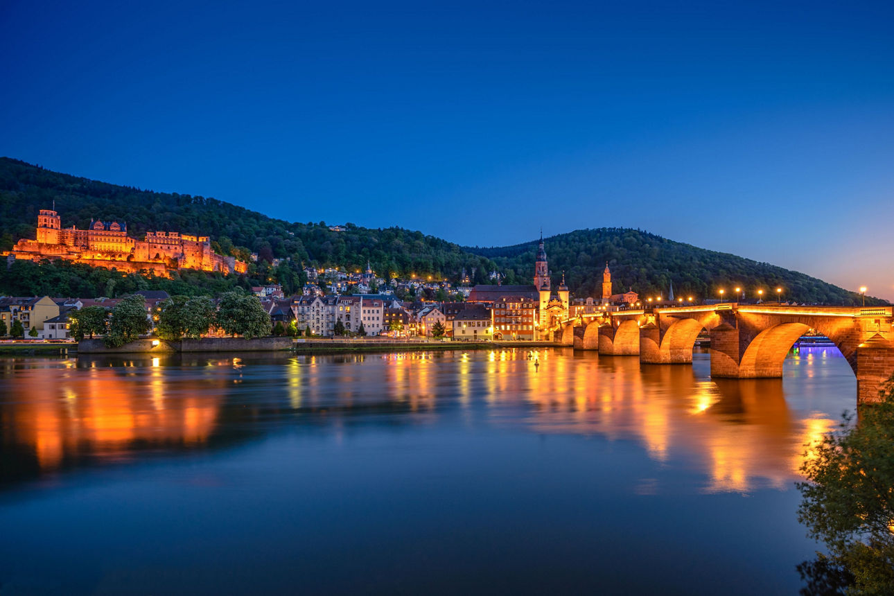 Blick auf die alte Brücke und das Schloß Heidelberg