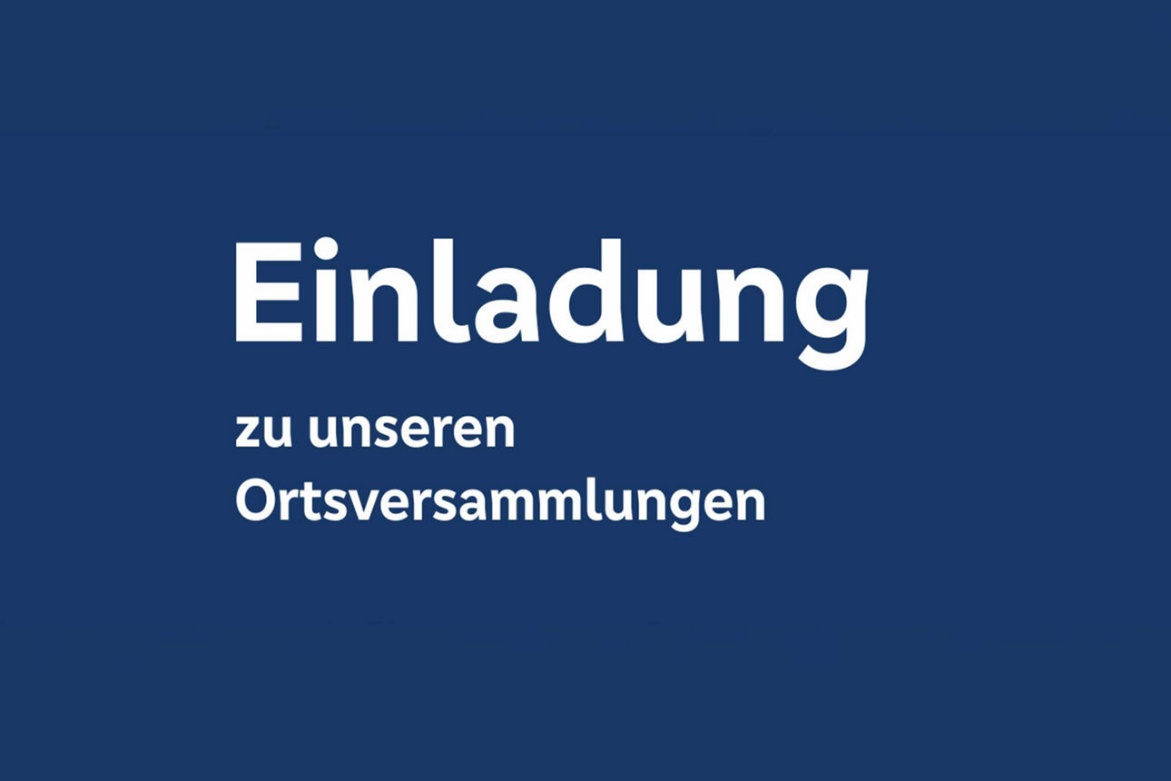 Blauer Kasten mit weißer Schrift "Einladung zu unseren Ortsversammlungen"