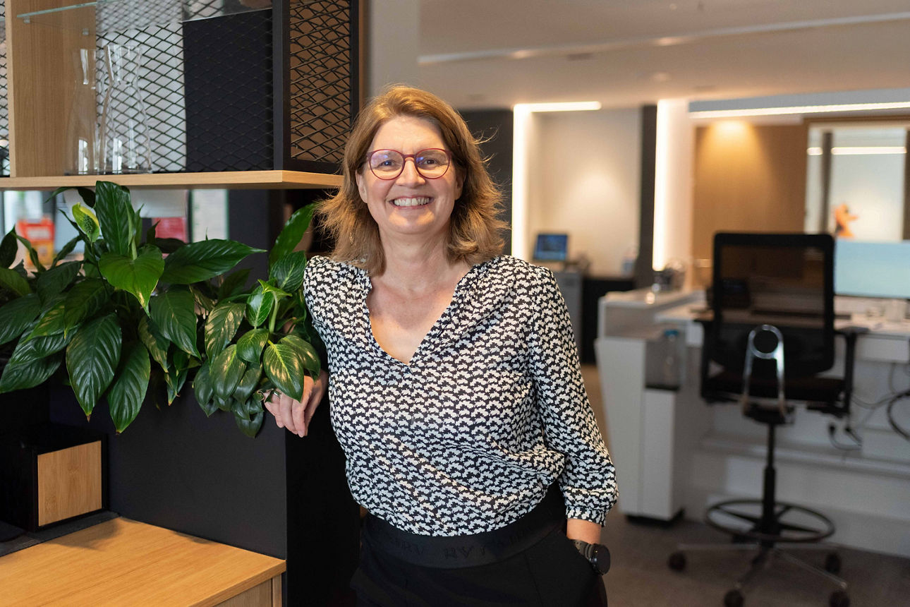 Petra Menting im Service der Volksbank Schermbeck