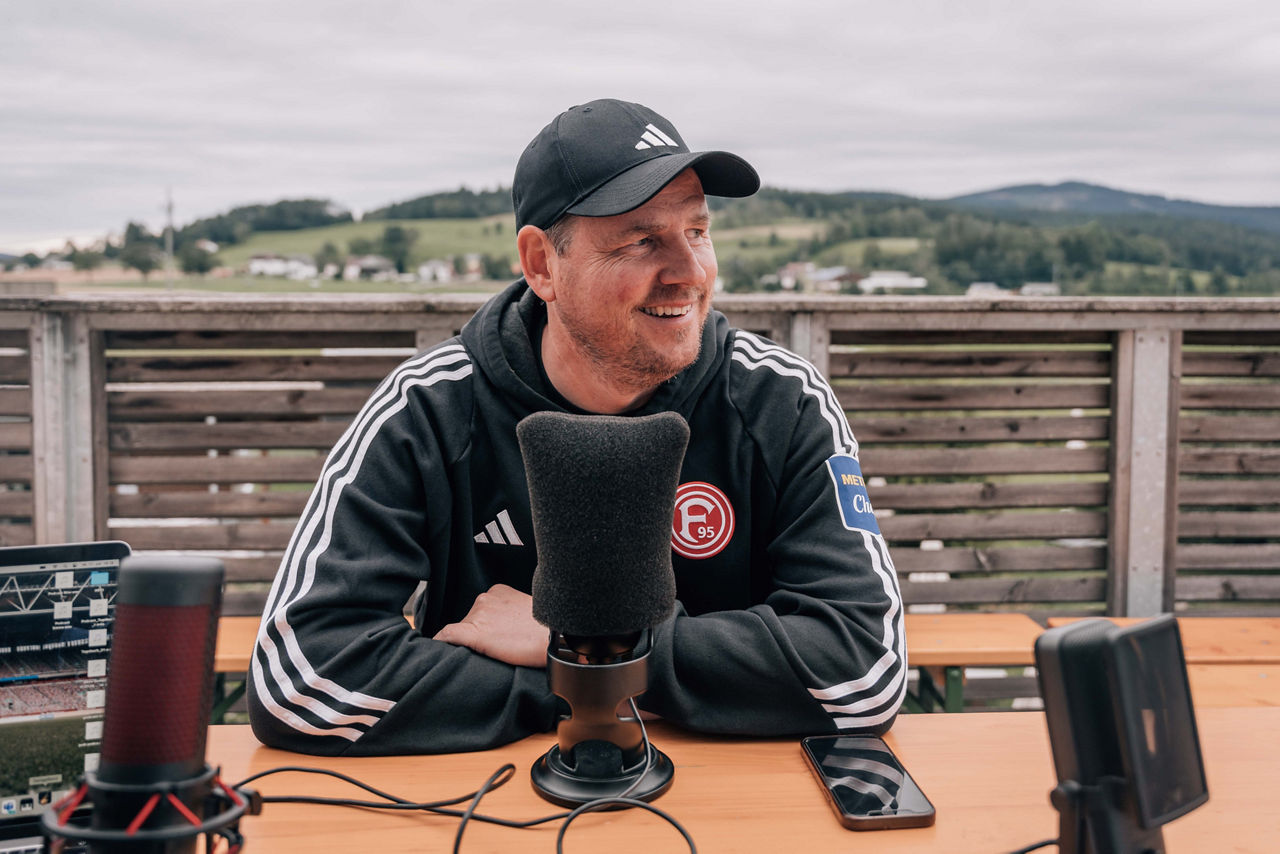 Bild von Axel Zehle in einer Podcast-Szene