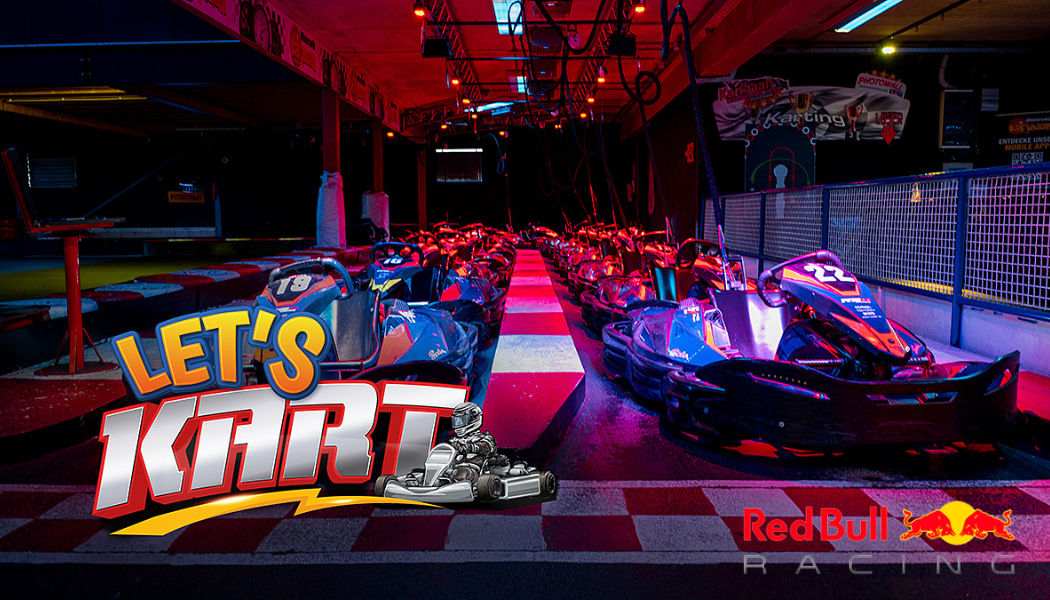 Ein Go-Kart-Rennen mit bunten Karts, die über eine Rennstrecke flitzen