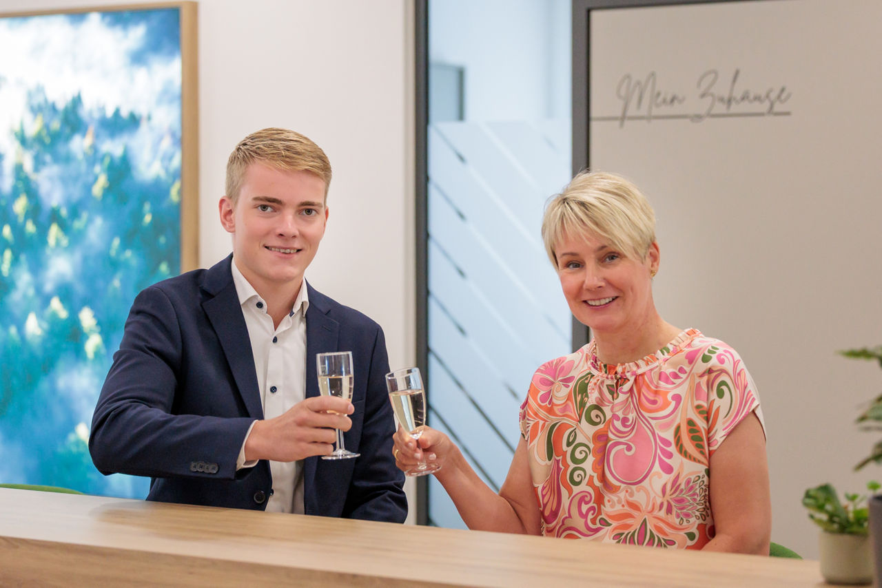v.l.n.r.: Elias Bloem mit Beatrix Stärk
