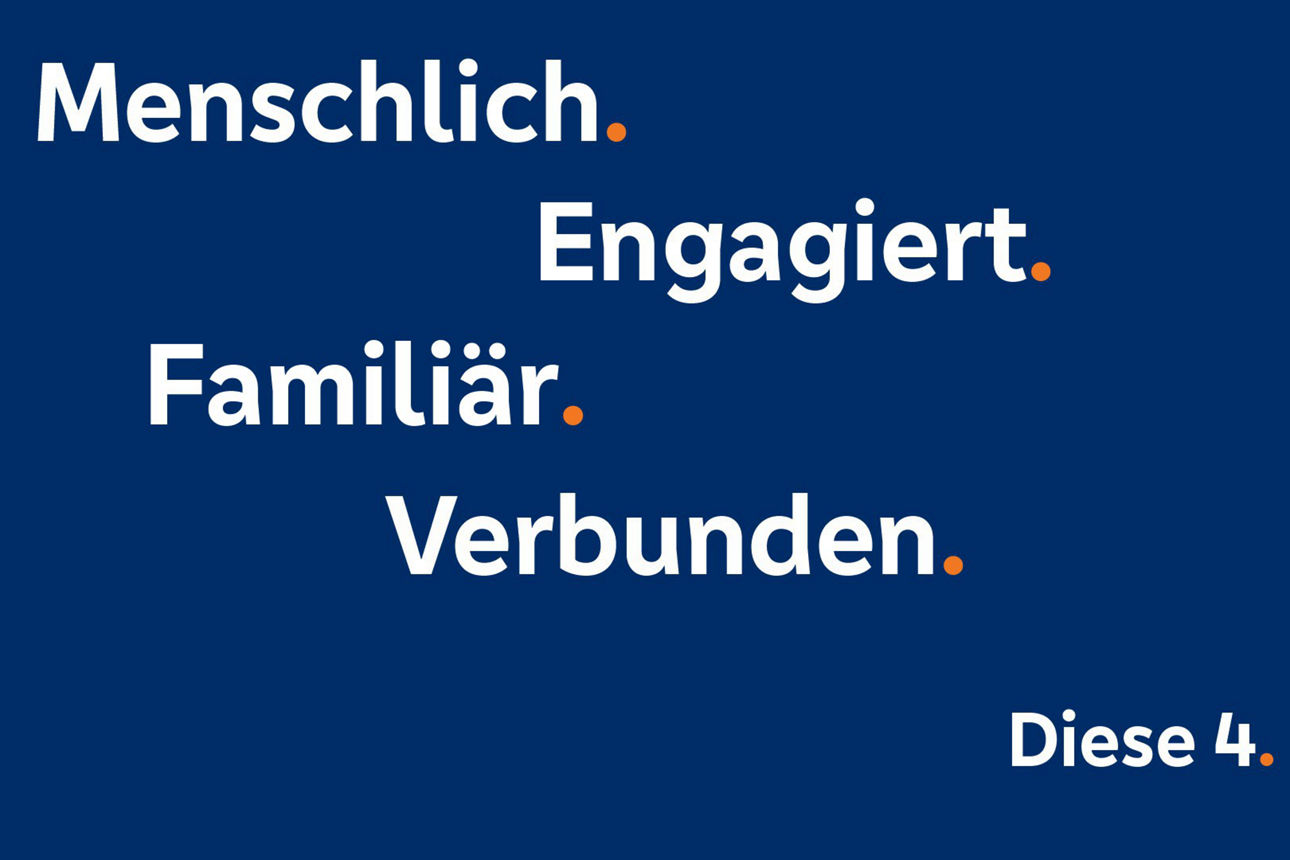 Vier Werte der Volksbank Menschlich, engagiert, famililär, verbunden mit blauem Hintergrund 