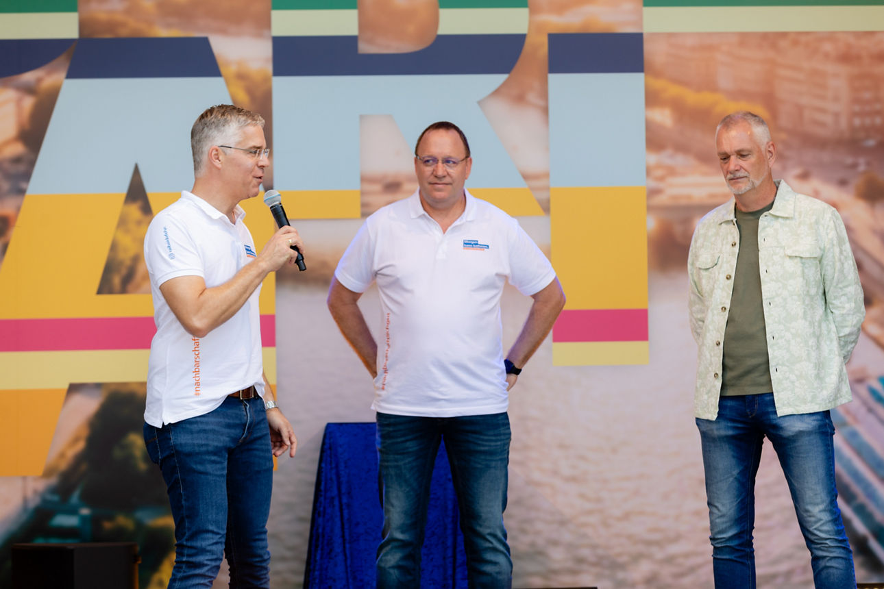 Vorstand und Bürgermeister auf der Bühne