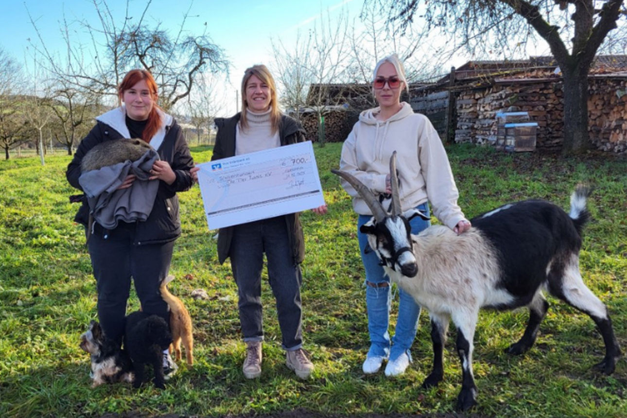 Spendenübergabe Tiertussis e.V.