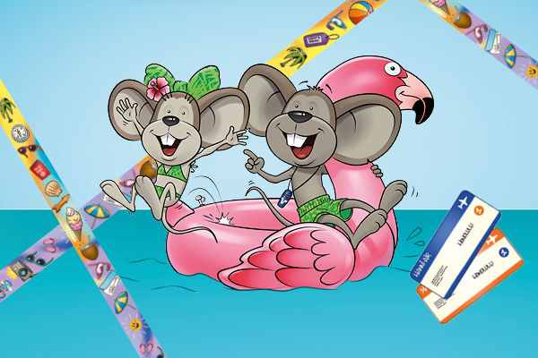Hanni und Manni im Badeoutfit auf einem Schwimmflamingo im Wasser mit Koffergurten