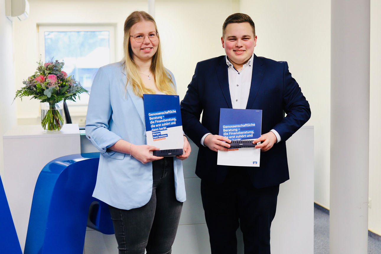 Glückwünsche zur erfolgreichen Abschlussprüfung an Lea Meerjans und Marvin Rohen   