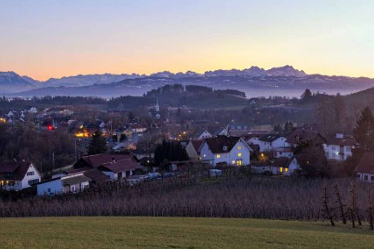 Dorf im Sonnenuntergang
