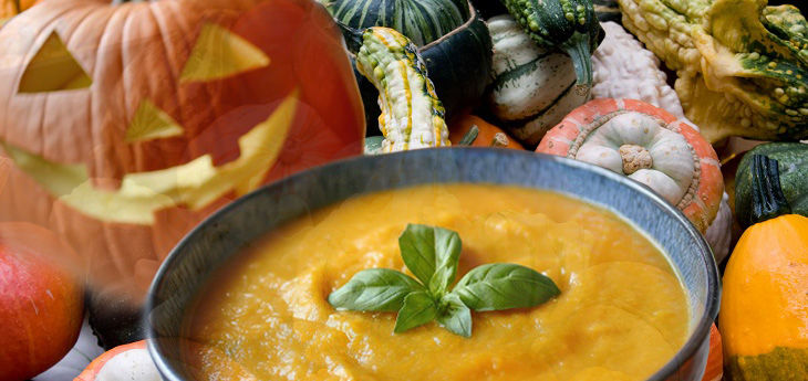 Collage mit Kuerbiskopf, Zierkuerbissen und Suppe