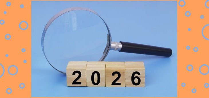 Collage mit Lupe und Würfel mit den Ziffen 2026