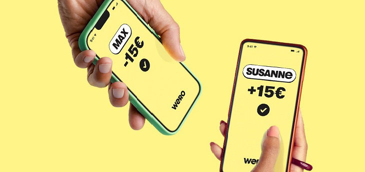 Zwei Mobiltelefone mit Wero auf dem Display