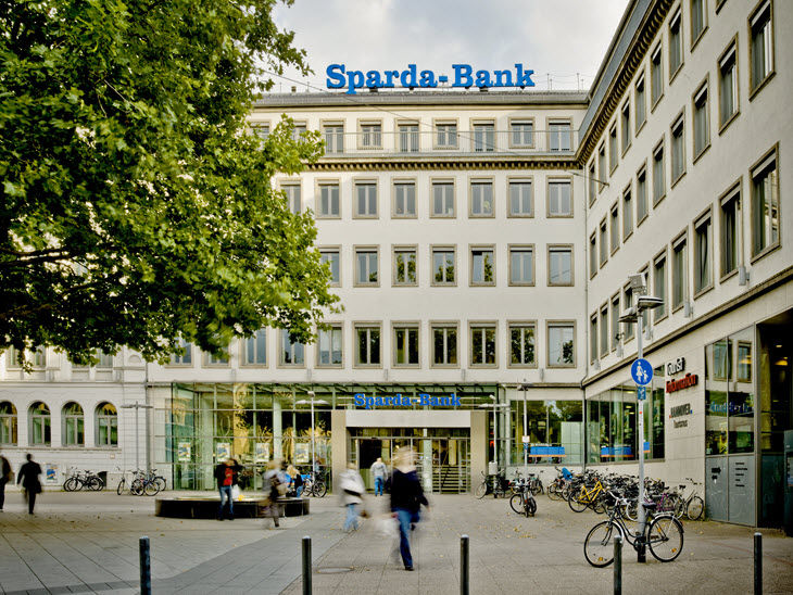 Gebäude der Sparda-Bank Hannover am Ernst-August-Platz in Hannover