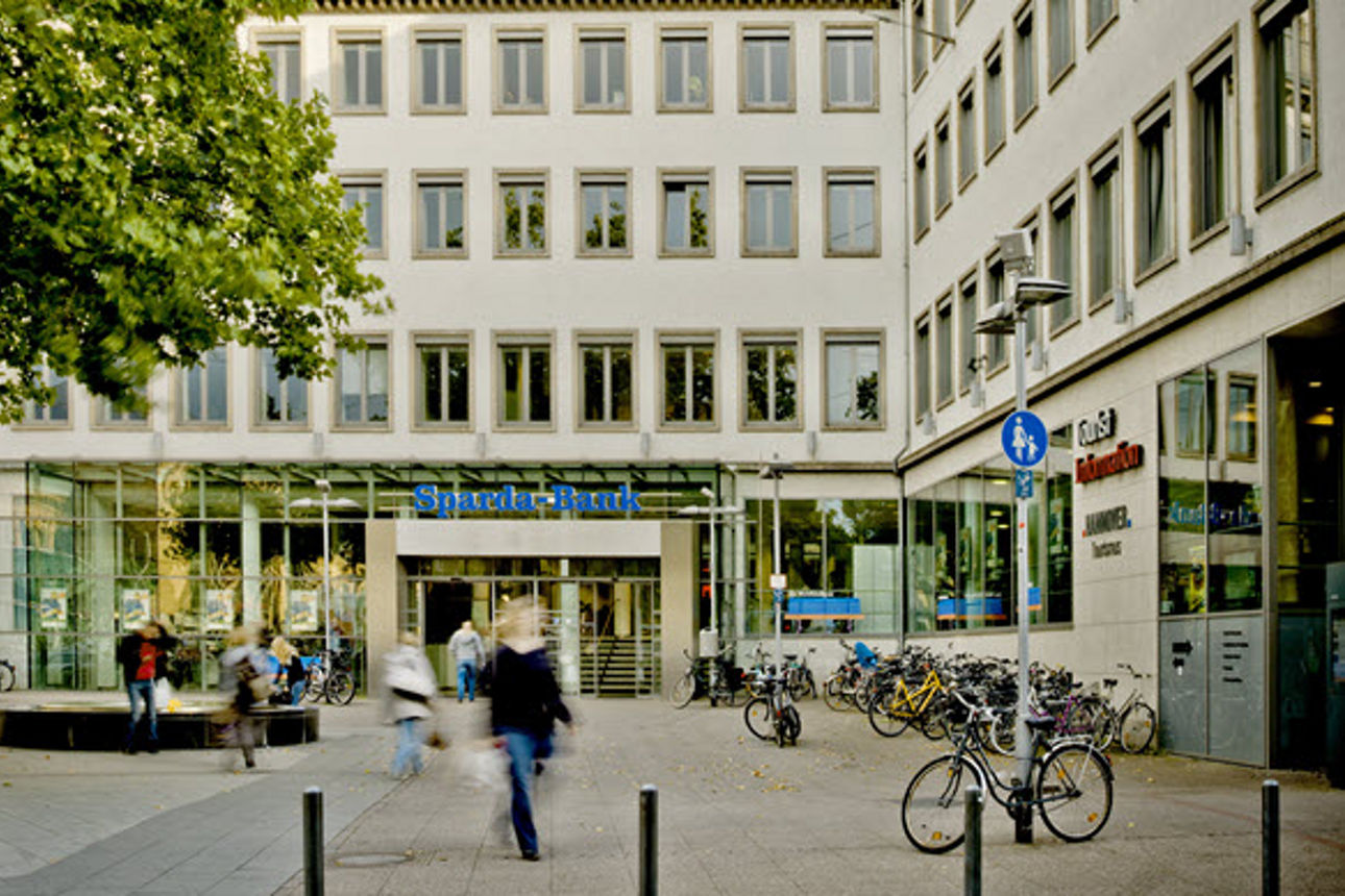 Gebäude der Sparda-Bank Hannover am Ernst-August-Platz in Hannover