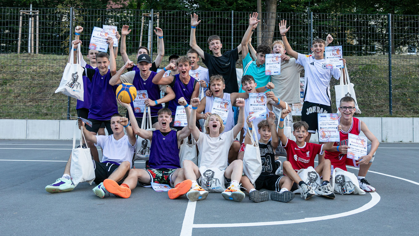  Offizielle Eröffnung des Basketballplatzes 