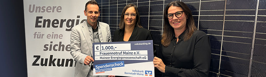 Bild der Scheckübergabe an den Frauennotruf Mainz e.V.