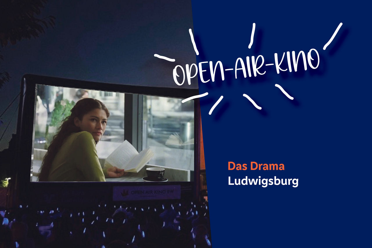 Kinoleinwand mit dem Schriftzug "Open-Air-Kino"